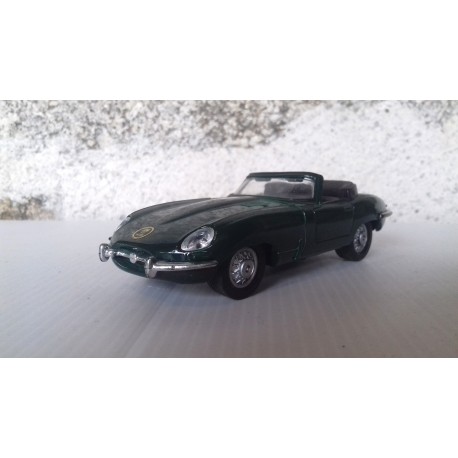 Voiture miniature-JAGUAR CABRIOLET 1-38 (maisto)